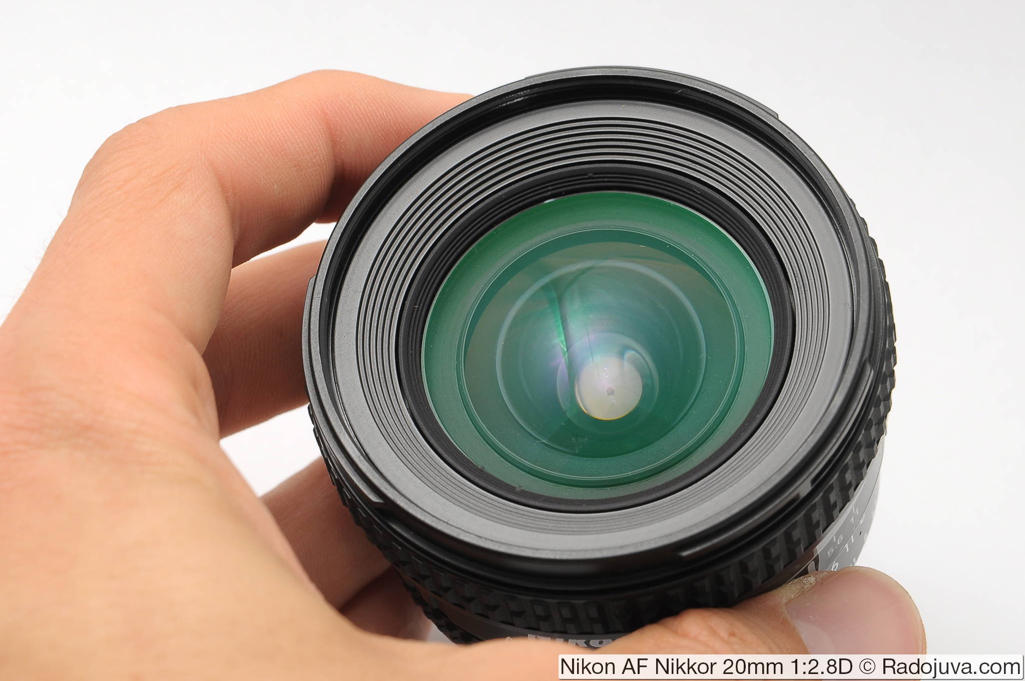 Nikon: «Не дышите на объектив».